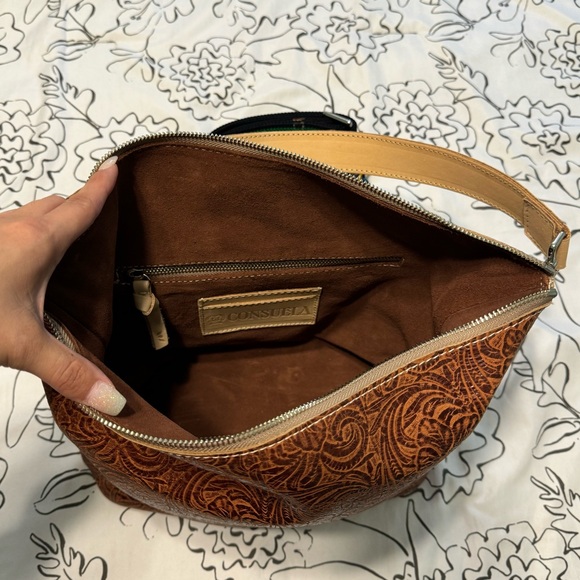 Consuela Sally Hobo - Picture 7 of 9